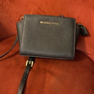 Michael Kors Elegant Black Crossbody Bag